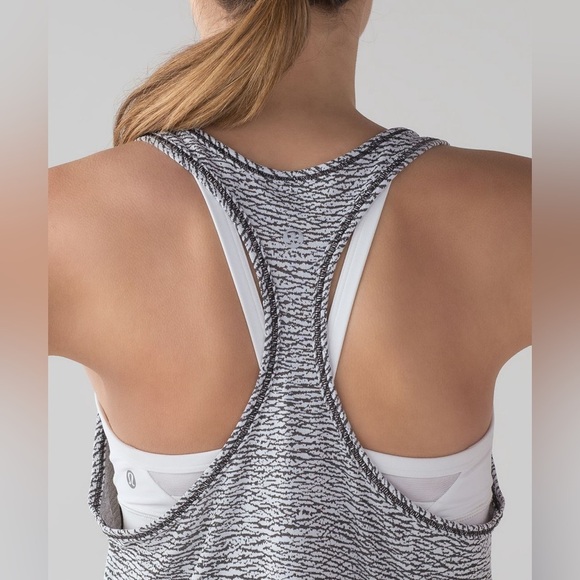Lululemon Long Distance Tank size 4 - Picture 4 of 9